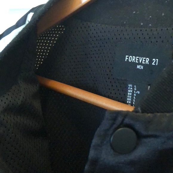 F21 satin bomber - Picture 5 of 7